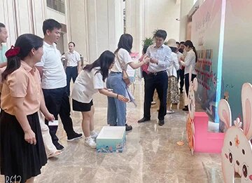 A Fun Time At The Mid-Autumn Reunion