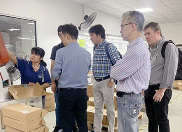 Customers From Colombia Visit ILUMA Factory